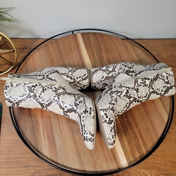 Sugar Evvie Snakeskin Print Boots Size 7 - Picture 9 of 14